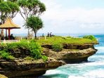 4-Pantai-Batu-Hiu