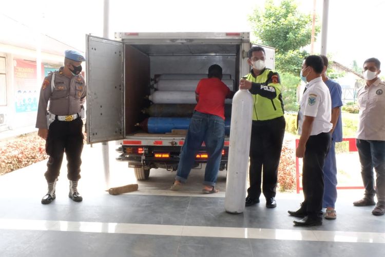 Pihak kepolisian sedang memeriksa ketersediaan tabung oksigen di RSUD Hamba Muara Bulian