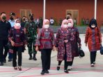 Ibu Negara dan rombongan kenakan batik Jambi