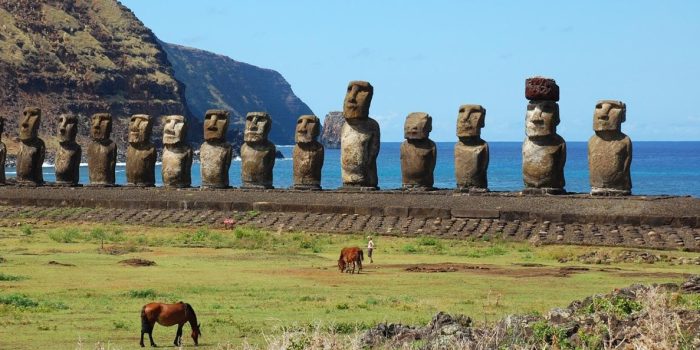 Moai Pulau Paskah: Patung Raksasa yang Menantang Logika