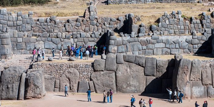 Sacsayhuaman: Benteng dengan Batu-Batu Raksasa