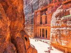 Petra: Kota yang Terukir di Batu